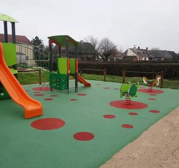 Jeux espaces publiques près de Montceau-les-Mines