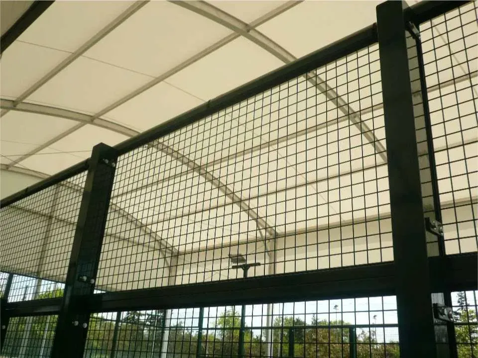 grille pour un terrain de padel